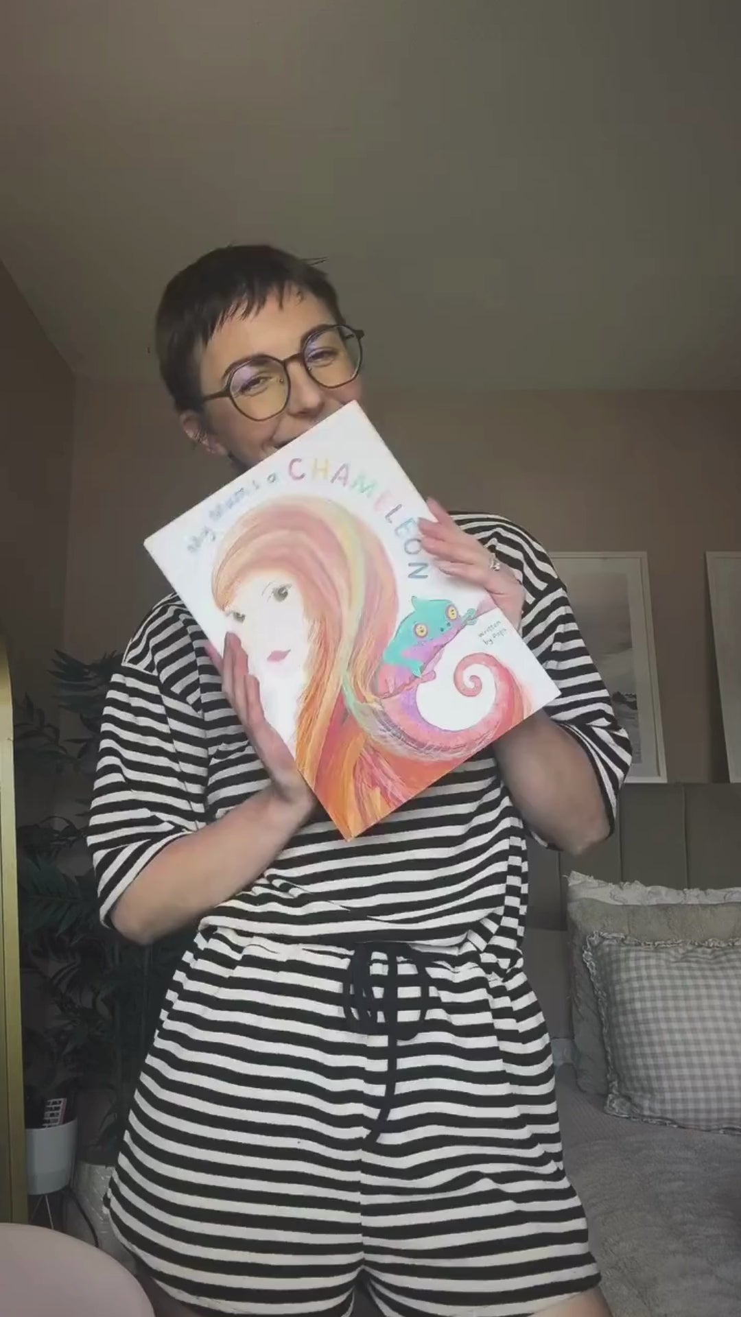 Load video: A short fun clip of our chameleon mum transforming her colour by changing wigs